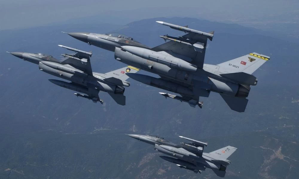 Ενοχλήθηκαν οι Τούρκοι: 10 τουρκικά μαχητικά επιχείρησαν πάνω από ελληνικά νησιά